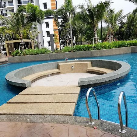 Timurbay Seafront Residence By Hardinahomes Kuantan Extérieur photo